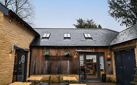 Chic Cotswold Tiny Home - Oddity House